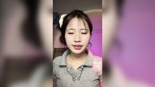 Em ái cảm thấy nứng lồn khi ăn socola kích dục