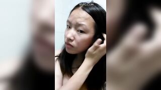 em học sinh thay đồ thủ dâm trong nhà tắm