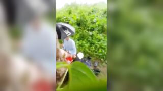 Quay lén Đang đi vô tình dã ngoại thấy cặp đôi địt nhau