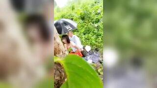 Quay lén Đang đi vô tình dã ngoại thấy cặp đôi địt nhau
