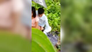 Quay lén Đang đi vô tình dã ngoại thấy cặp đôi địt nhau