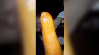 Bé học sinh thu dâm cùng cà rốt🥕