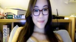 TQ vú to show hàng omgle cho người lạ