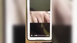 Lộ clip em gái móc lồn cho bạn xem