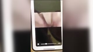 Lộ clip em gái móc lồn cho bạn xem