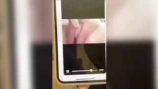 Lộ clip em gái móc lồn cho bạn xem