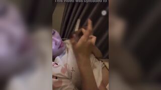 Bất ngờ sờ vú con bạn thân nhay đầu ti cứng mẩy mẩy