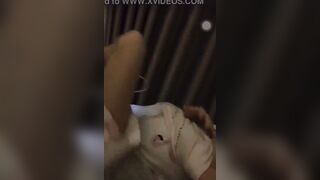 Bất ngờ sờ vú con bạn thân nhay đầu ti cứng mẩy mẩy