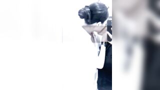Mệt mỏi thuê cái phòng nghỉ ngơi một đêm thôi mà sao thấy áp lực qá!