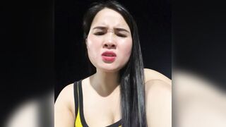 Chị máy bay vú to thích public