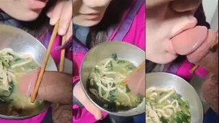Độc lạ em gái ăn mì chấm xúc xích của anh cho đậm vị