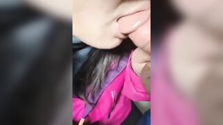 Độc lạ em gái ăn mì chấm xúc xích của anh cho đậm vị