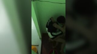 Quay lén anh em hàng xóm địt nhau trong phòng tắm