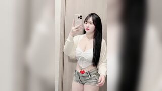 Đang chụp đít chụp vú  thì trời lại mưa