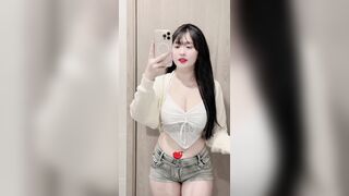 Đang chụp đít chụp vú  thì trời lại mưa