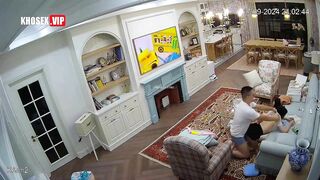 Clip Xoạc VN #6 Vợ Chồng làm tình trước mặt con gái ở phòng Khách