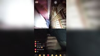 Gái ome show vú