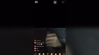 Gái ome show vú