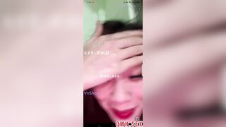 Múi Mít malilinh lần đầu show vú cho fan xem đúng 1 phút vì ngại .