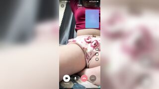 Em gái mới lớn ở nhà một mình nứng lồn quá gọi video thủ dâm với trai cho sướng lồn