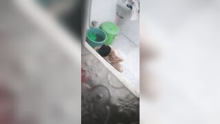 Quay lén nhỏ em gái nứng lồn thủ dâm1