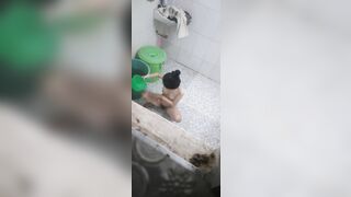 Quay lén nhỏ em gái nứng lồn thủ dâm1