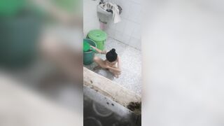 Quay lén nhỏ em gái nứng lồn thủ dâm1