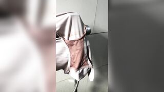 Quần lót gái xinh chảy dâm thuỷ ướt lol