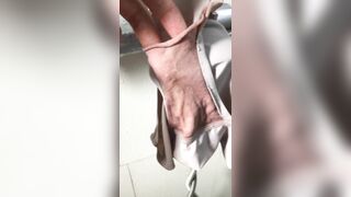 Quần lót gái xinh chảy dâm thuỷ ướt lol