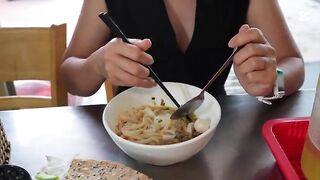 Dẫn bạn thân đi ăn lén bóp vú sờ lồn nên vào nhà nghỉ djt nhai luôn