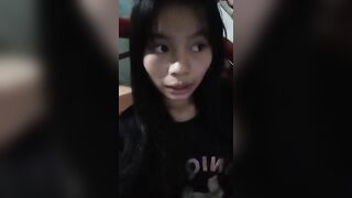 Em gái mới lớn ở nhà một mình nứng lồn quá thủ dâm cho bớt ngứa lồn 43