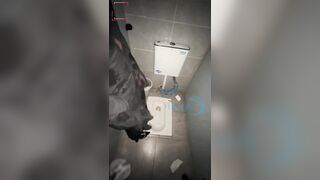 Người đẹp mặc tất chân thổi kèn, liếm "của quý" rồi bị địt từ phía sau.