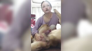 Gái dâm trung quốc bú cu chó, khiến cho xuất tinh