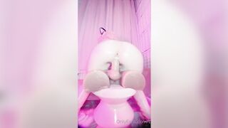 Cô em da trắng nghịch con cu giả đã quá