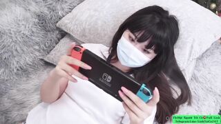 Đang chơi Game thì bị đè ra địt tới tấp