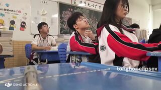 Phát Hiện 2 Đứa Bạn Bóp Vú Móc Lồn Nhau Trong Lớp Quay Video Lại Gửi Cô Chủ Nhiệm