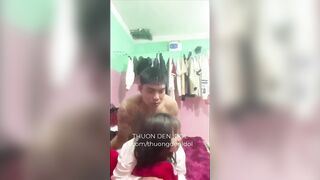 Lén xem sex sục cu bị con bạn thân phát hiện cho djt tung lồn