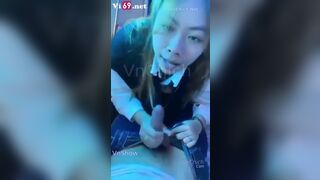Đang trên xe mà em cũng đòi cởi ra mút cực sướng