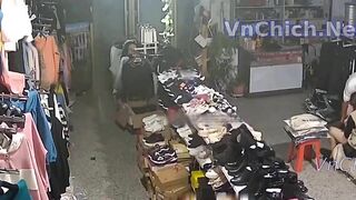 Hack Camera Shop quần áo phát hiện anh chủ tiệm địt em nhân viên bán hàng 3