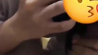Mẹ gọi điện lúc còn đang học nhóm