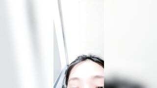 Nữ sinh vú căng mu cao
