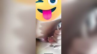 độc lạ em gái 2k8 thủ dâm với 2 cây son môi
