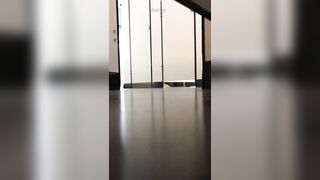 Quay lén đi wc