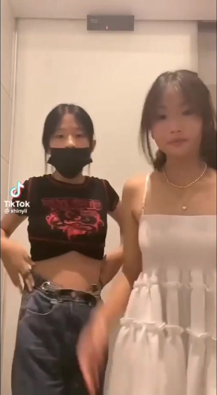 Live show hàng kiếm tiền đi học