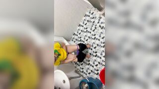 Hay lén gái xinh đi tiểu