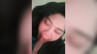 Chị gái chubby thích bú cặc em trai cặc to