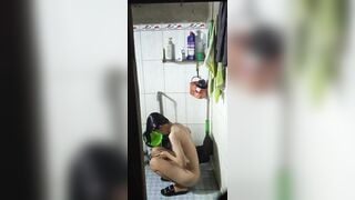 Quay lén nhỏ e dáng ngon tắm rửa lồn p6