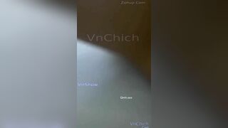 Lén quay em rau 2k5 buscu xém tí bị em phát hiện . Em say xưa bú mút chùn chụt