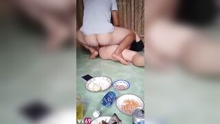 Nhậu trong chòi lá rồi chịch luôn bạn trên bàn nhậu, nhậu xong nứng là chịch
