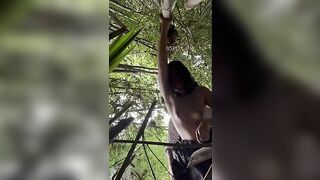 Cặp đôi Nhật Bản rủ nhau vào rừng quan hệ tình dục